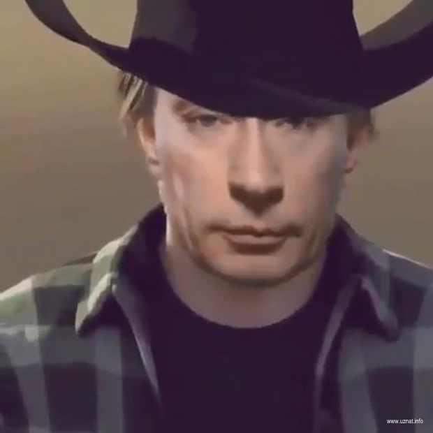 Путин на самолете с десантниками